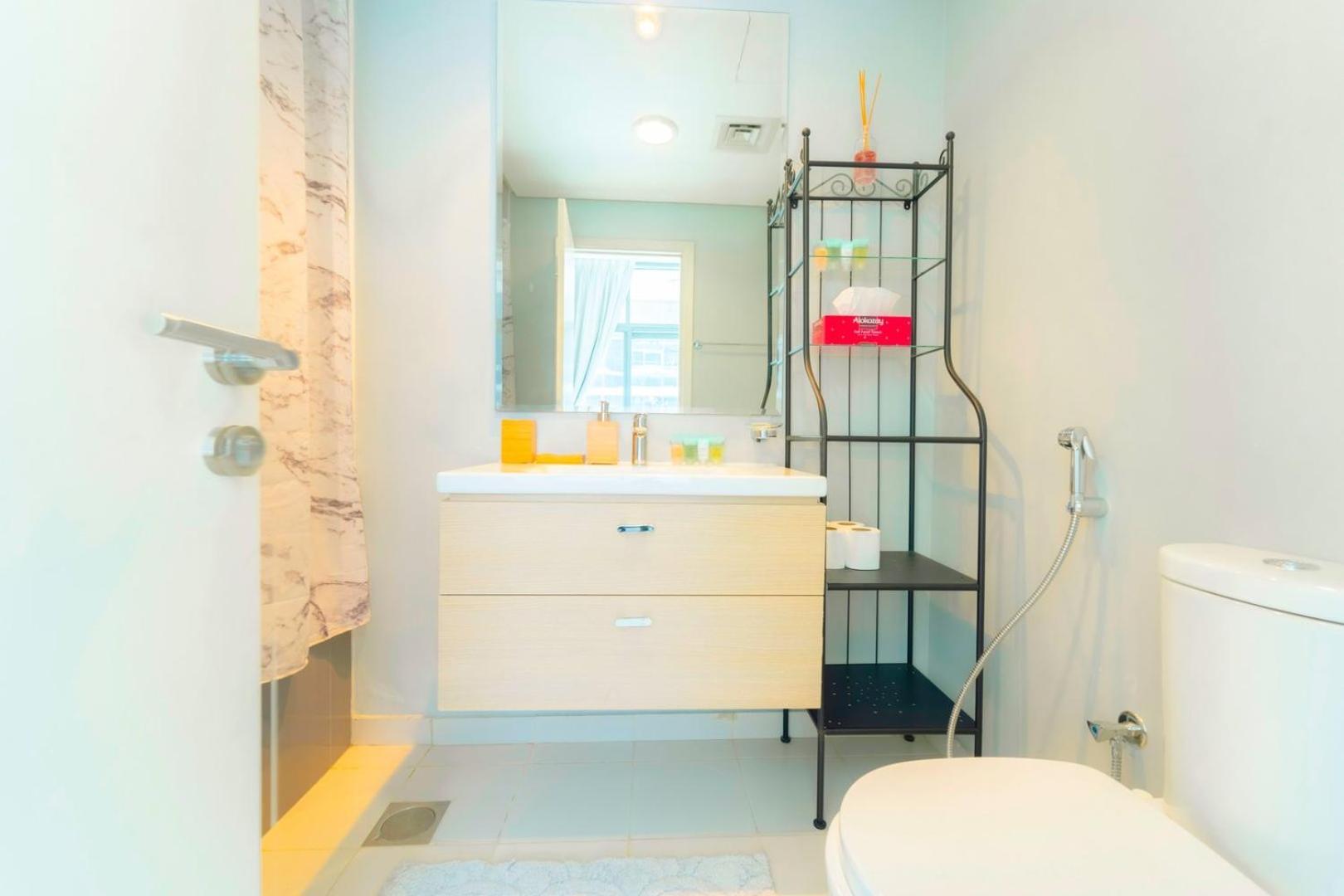 Aws Homes - Epic Living Near Golf Course Apartment *